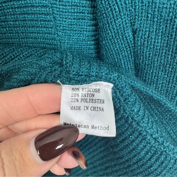 ZCSIA | NEW Teal V-Neck Off the Shoulder Cropped Sweater Women’s Size Medium - Picture 6 of 9